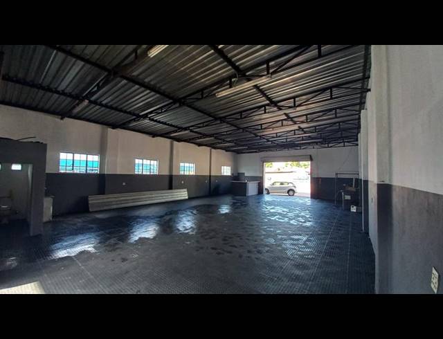 BUSINESS PROPERTY TO RENT IN CLAREMONT